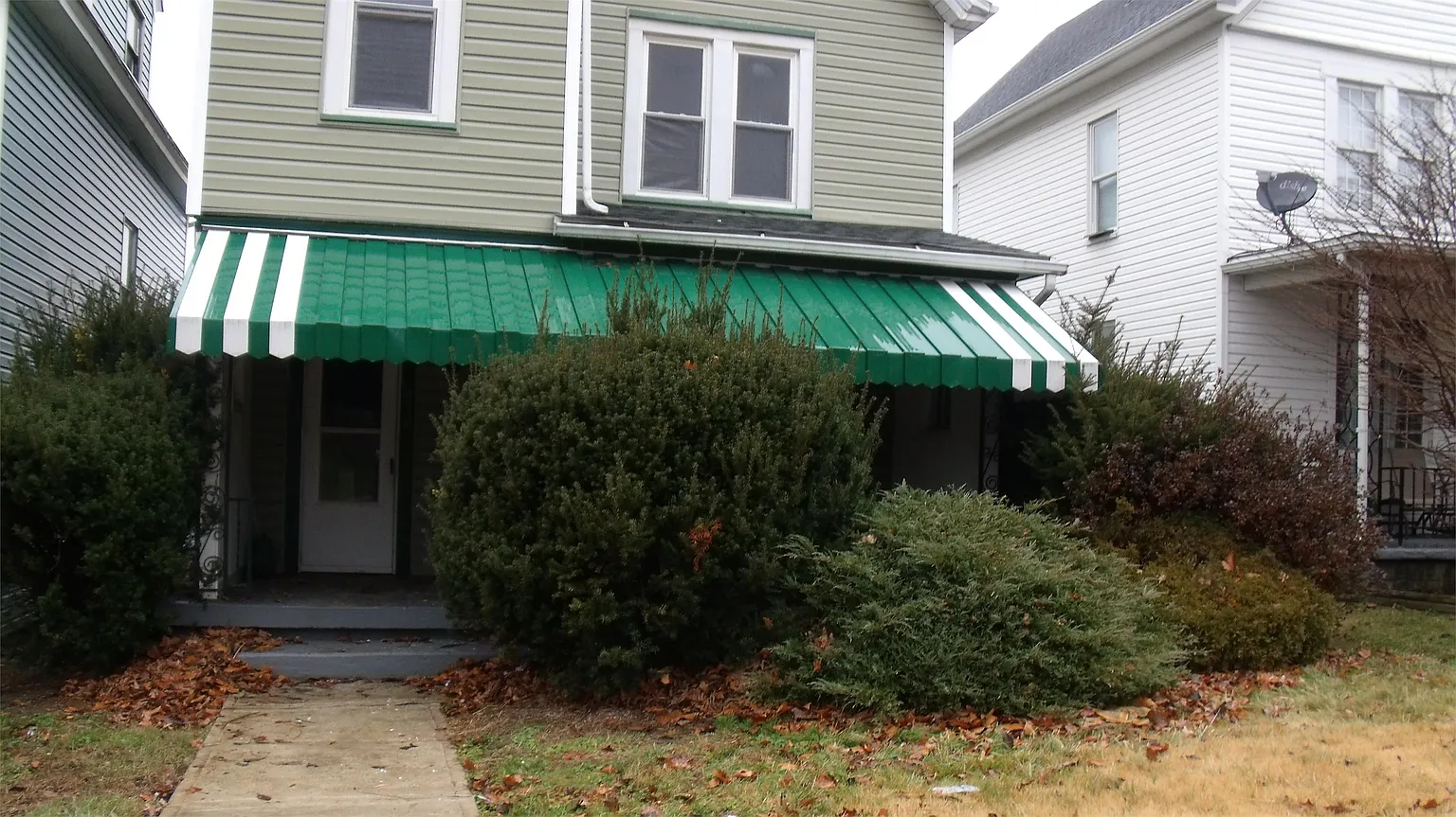 938 Broadway Ave photo 1