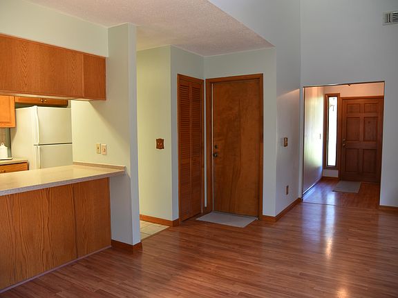 3rd image of 5211 River Park Villas Dr