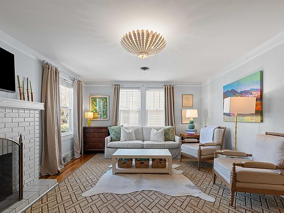 3rd image of 237 Gordon St