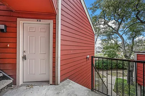 2 bed, 1031 sqft, $1,600 — Photo 2