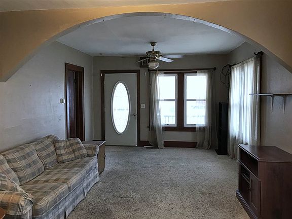 2nd image of 213 S Illinois St