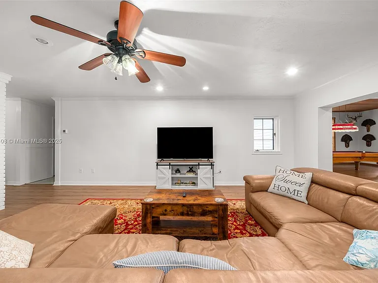 2551 Lakeview Dr — Photo 3