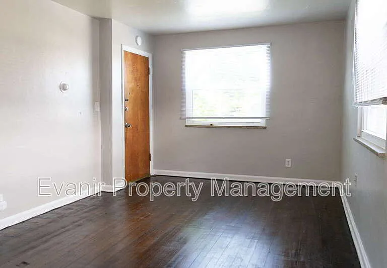 113 Niagara Ave #1 — Photo 6