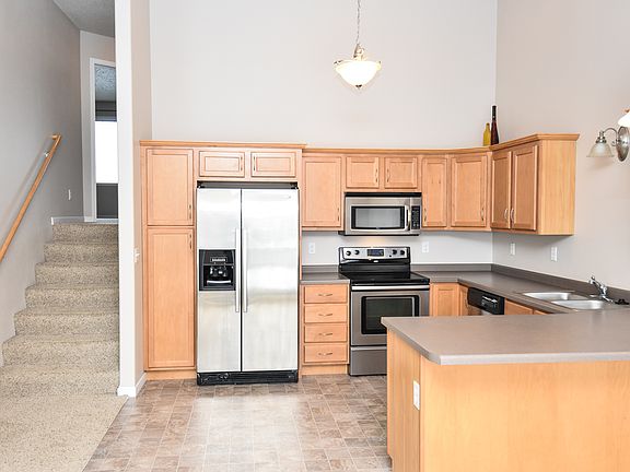 5th image of 1533 10th Ave E