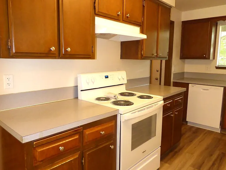 4824 Falcon Ct NE — Photo 6