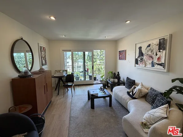 3407 Huxley St APT 39, Los Angeles, CA 90027