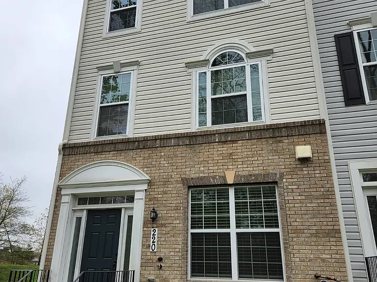 220 Ironwood Manor Dr — Photo 10