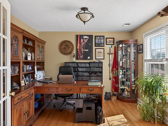 4th image of 2012 Mooreland Dr