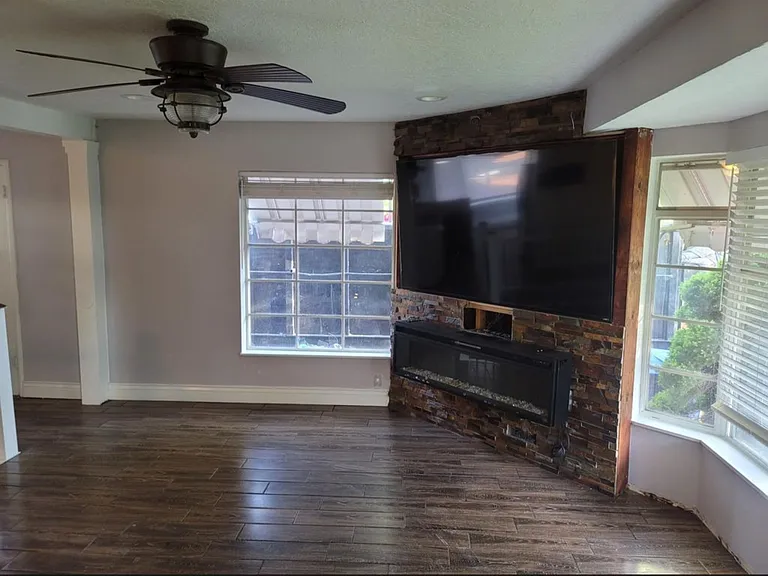 976 N American Beauty Dr W — Photo 2