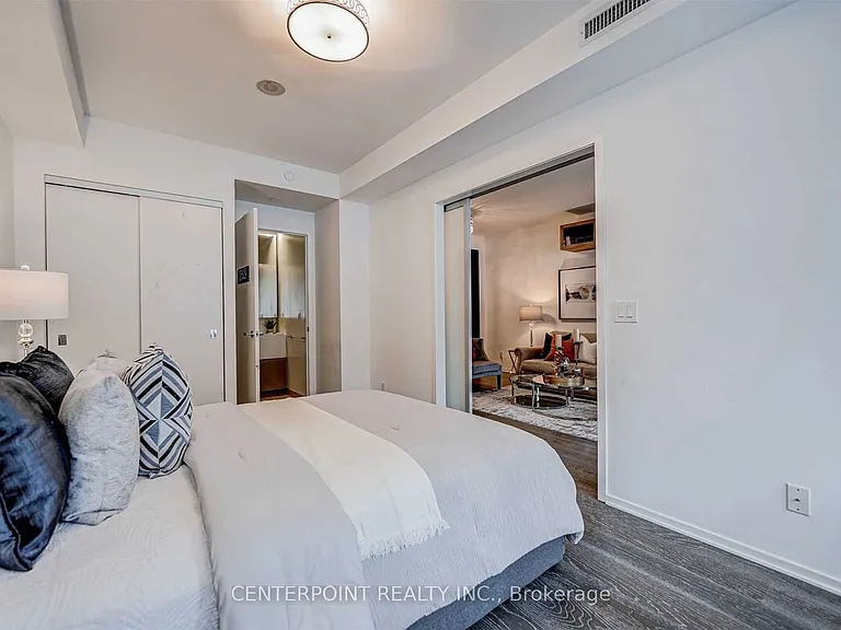 1 Bloor St E #515 — Photo 12