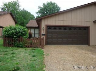 912 Westwood Vlg, Maryville, IL