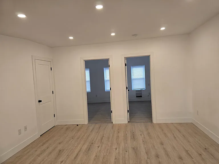 31 Van Zandt St #2 — Photo 16