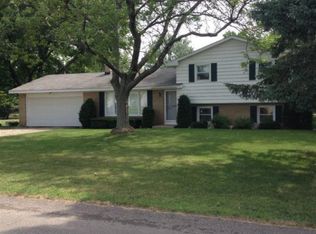 99 Sunnybrook Dr SW, Grandville, MI 49418