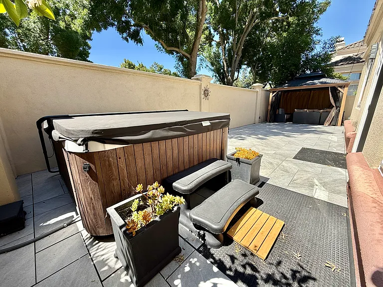 4238 Diavila Ave — Photo 52