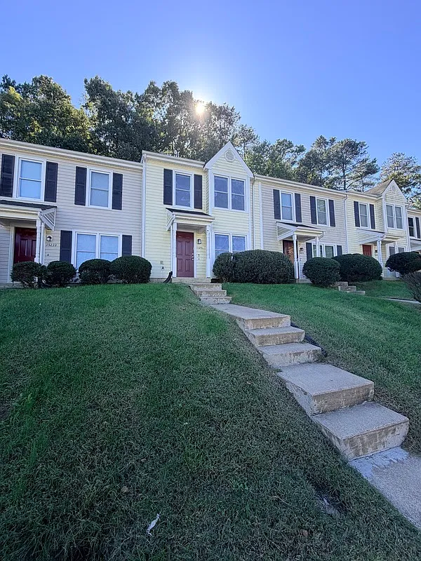 2 bed, 1.5 bath, 1000 sqft, $1,595 — Photo 1