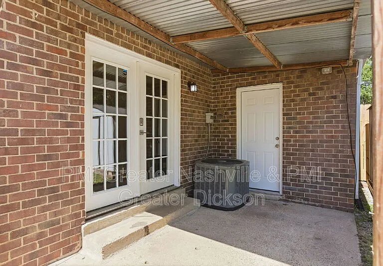 704 McPherson Dr — Photo 24