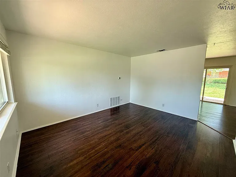 4114 Mustang St — Photo 4
