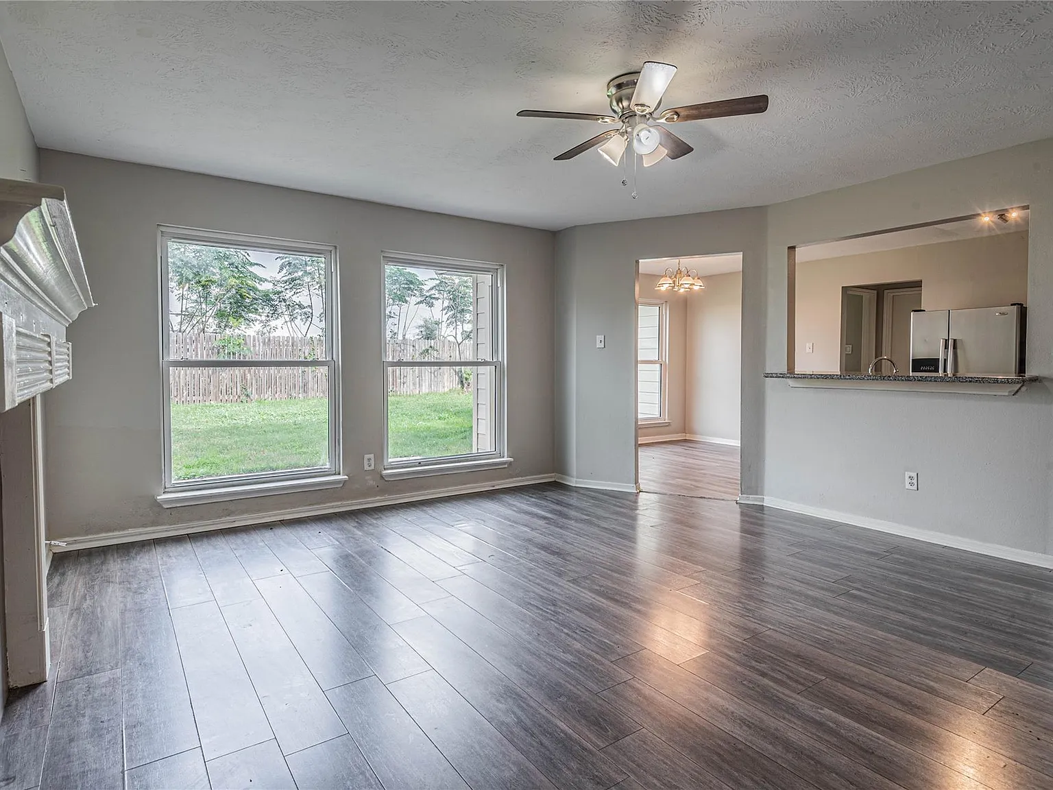 4 bed, 2.5 bath, 2579 sqft, $2,100 — Photo 3