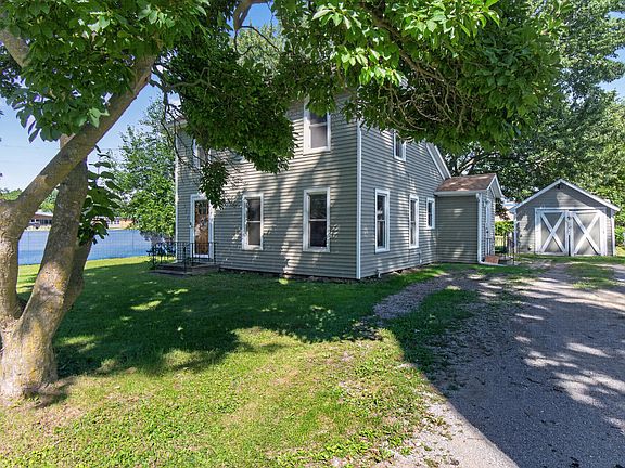 4th image of 127 Broad St