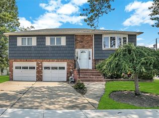 12 Laurel Rd, Freeport, NY 11520