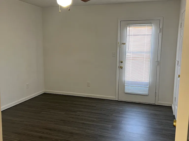 411 E Pershing Ave #B — Photo 3