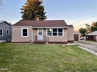 316 West St, Ray, ND 58849