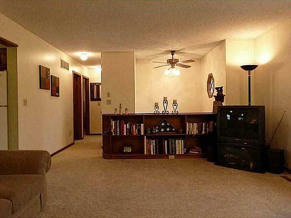 5th image of 50 Bayberry Ln