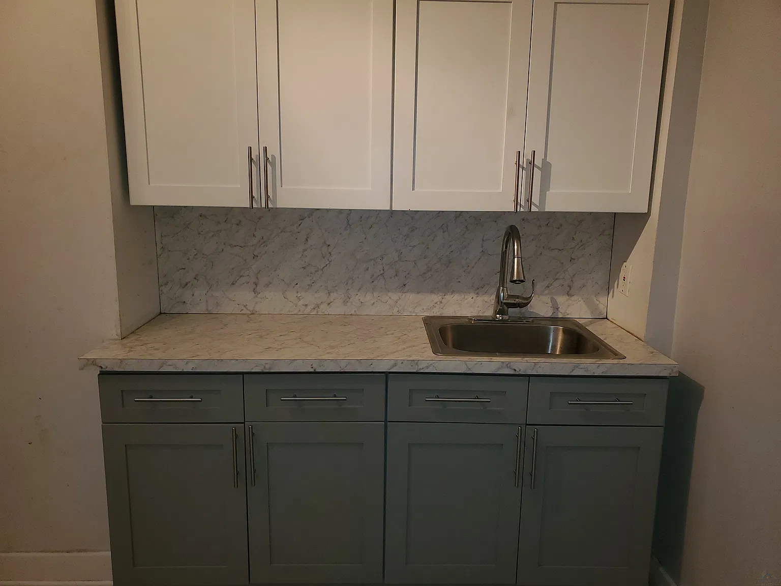 3 bed, 950 sqft, $2,500 — Photo 3
