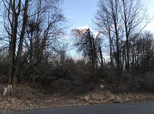 15 Woodfield Rd, Green Township, NJ 07821