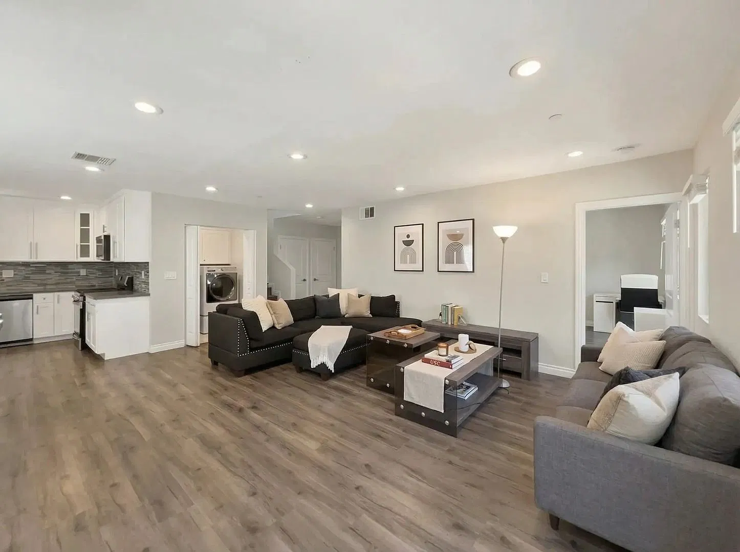 MH 1334 W 37th Pl — Photo 2