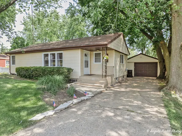 5414 Lucina Ave, McHenry, IL 60050