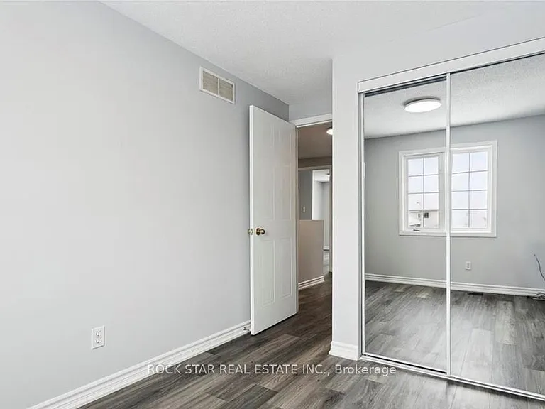 159 Henhoeffer Cres — Photo 10