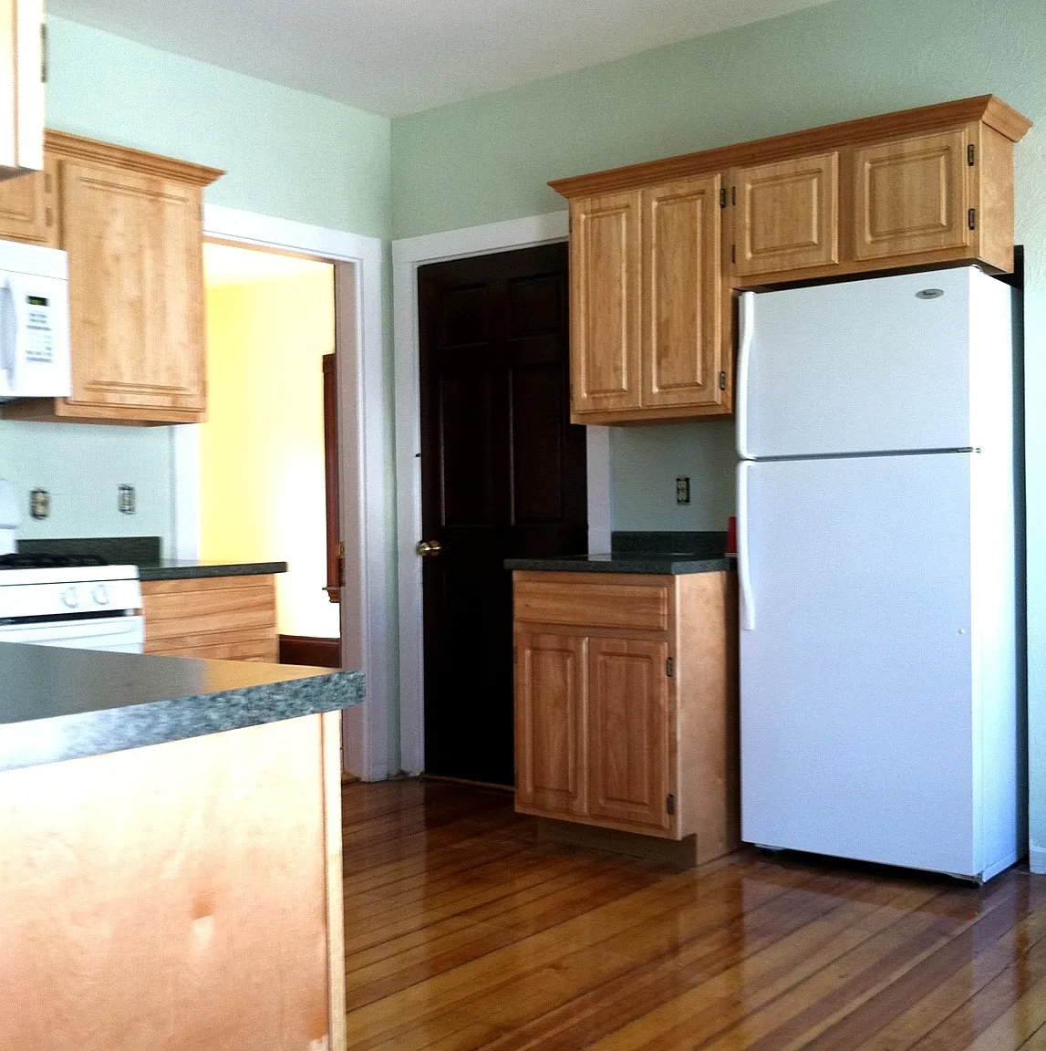 1 bed, 900 sqft, $2,100 — Photo 2