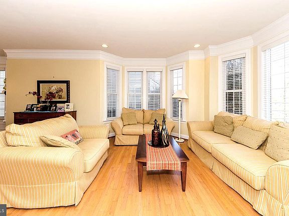 4th image of 44080 Riverpoint Dr