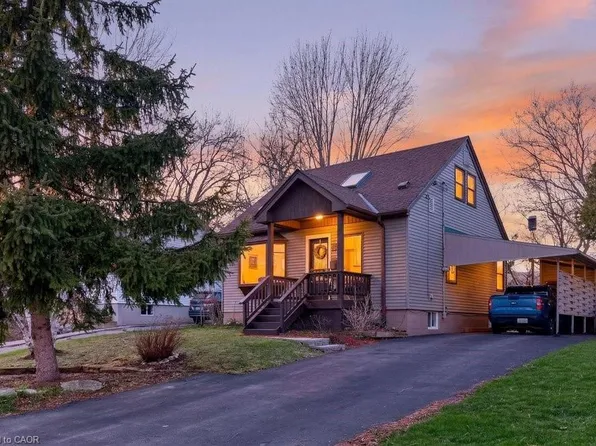 9 Morton Ave, Hamilton, ON L9H 2P4