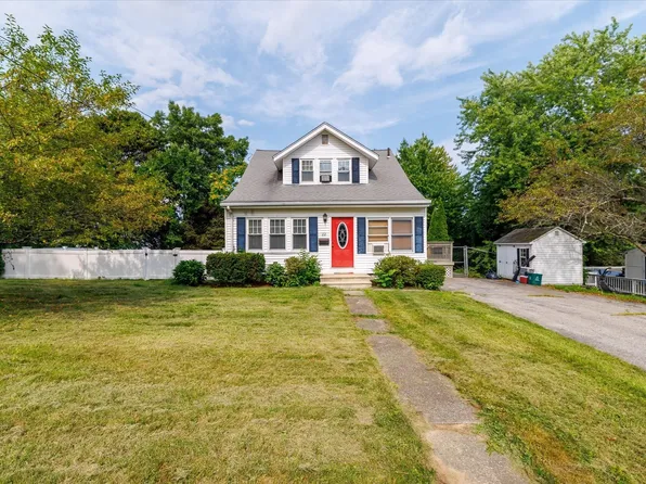 22 Oneida Ave, Worcester, MA 01606