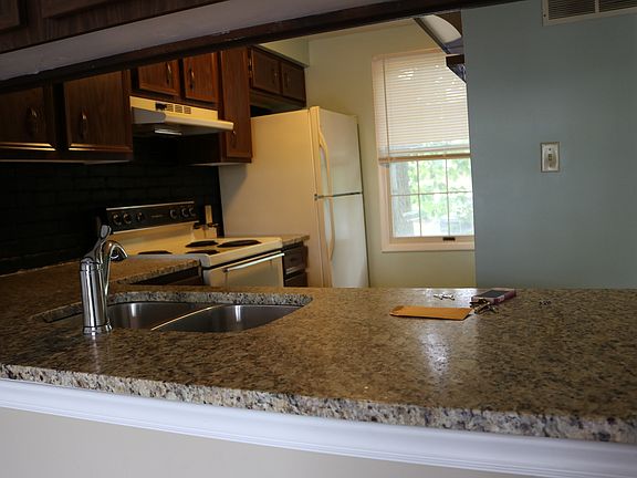 Kitchen with Hammer Granite