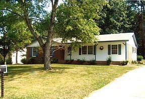2nd image of 814 Pineburr Rd