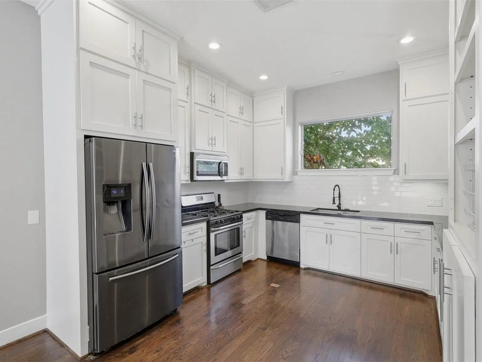1 bed, 1900 sqft, $800 — Photo 3