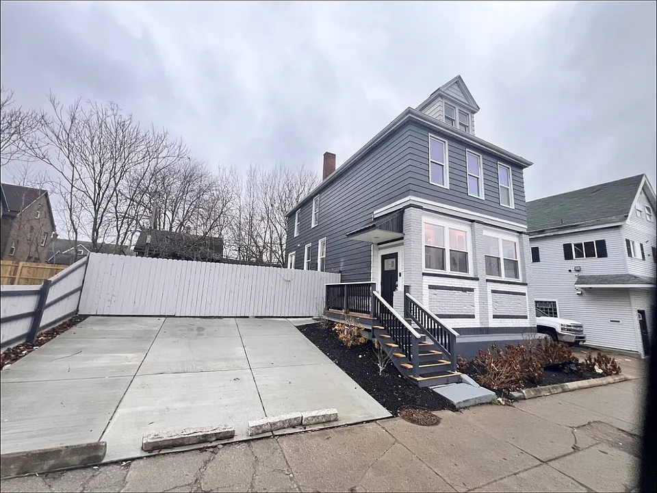 484 Grant St
