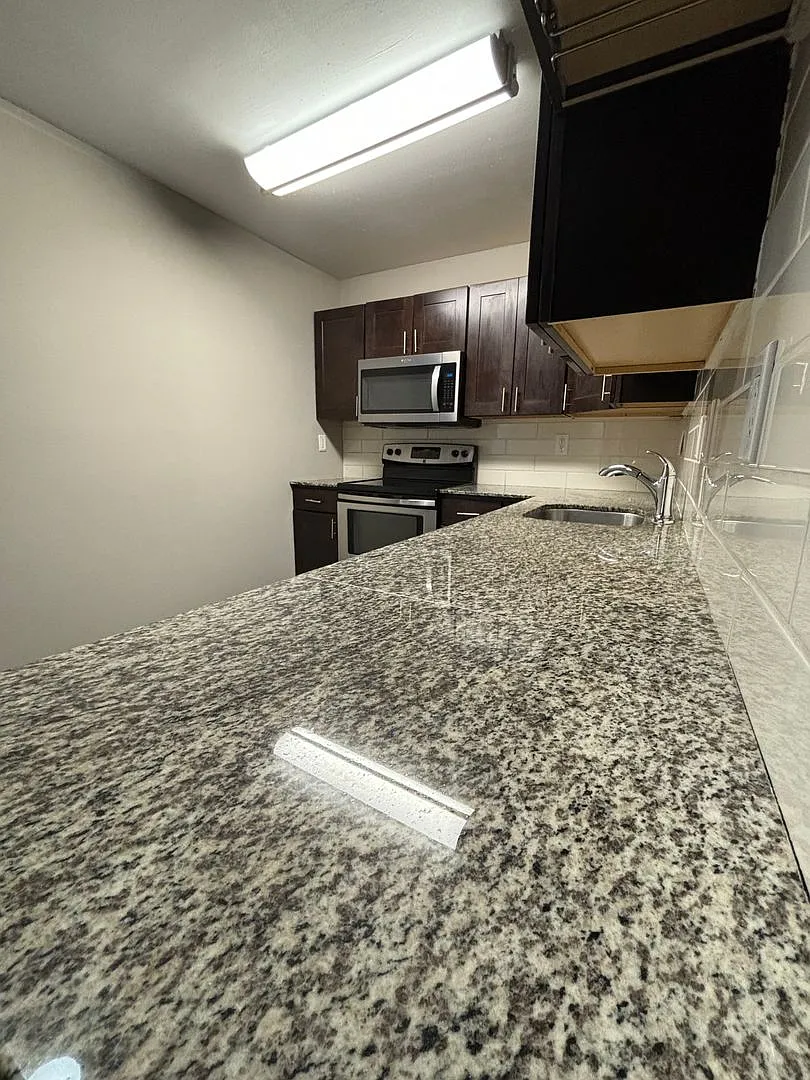 Monroe Apartments — Photo 2