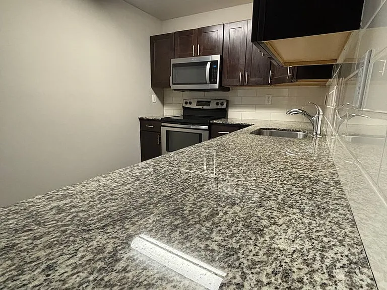 321 Monroe St — Photo 2