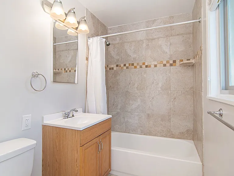 1502 Scott St — Photo 5