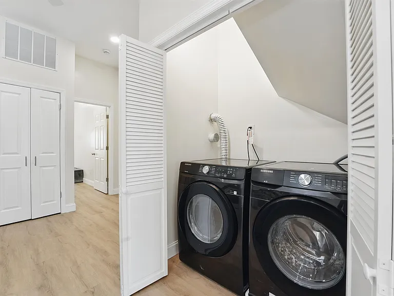 949 Summit Ave #2 — Photo 10