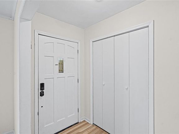 3rd image of 3728 Birchwood Dr