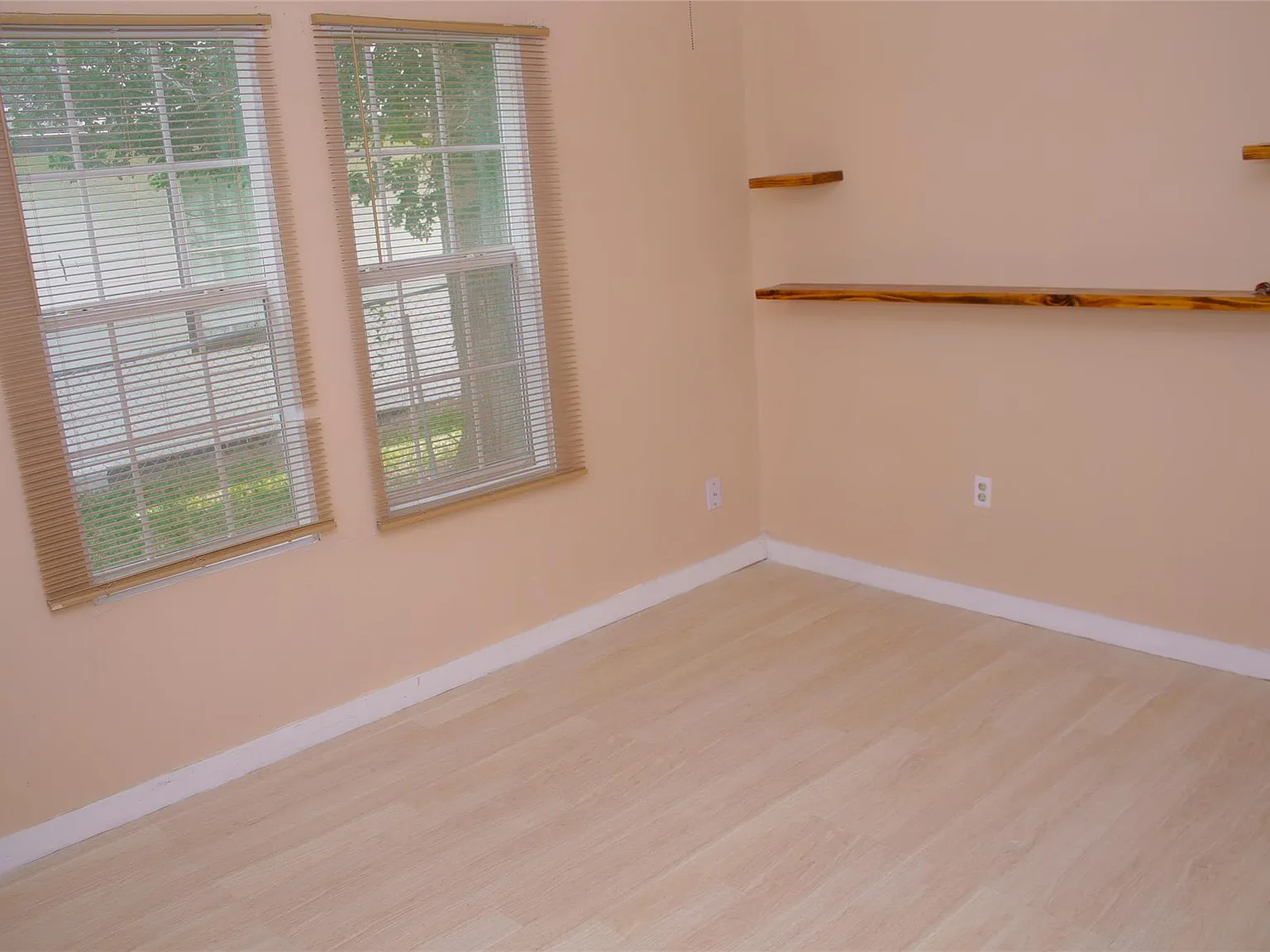 2 bed, 2.0 bath, 925 sqft, $1,250 — Photo 3