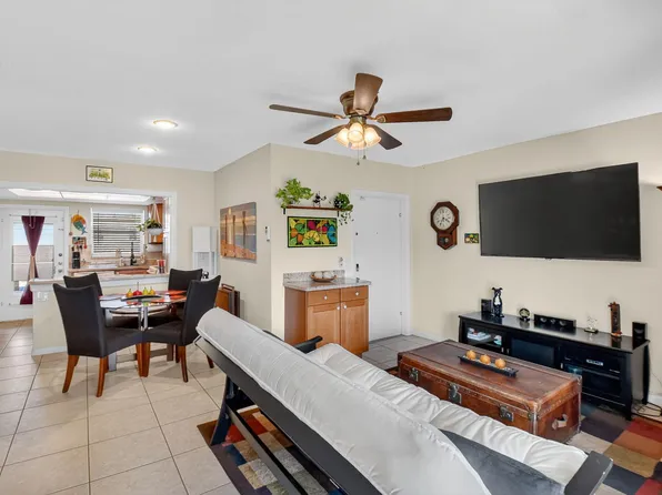 312 NE 17th Avenue #203, Boynton Beach, FL 33435