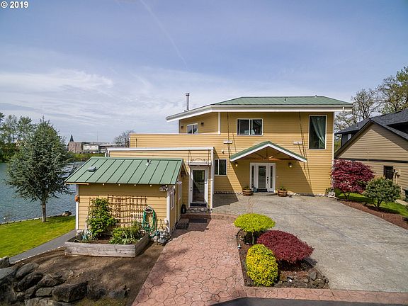 2nd image of 442 Island Aire Dr
