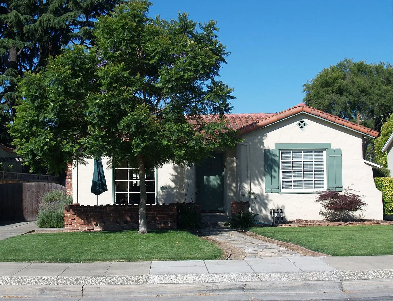 1273 Blewett Ave photo 1