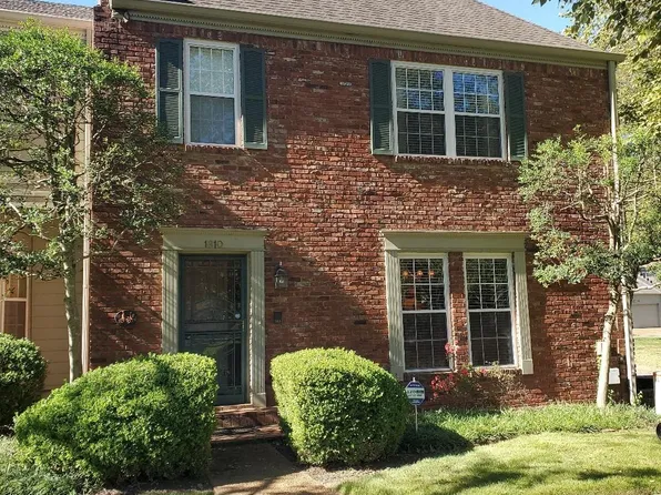 1810 Hunters Creek Dr, Germantown, TN 38138